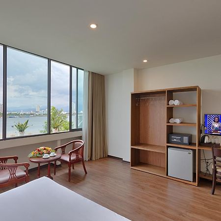 Vitalis Riverside Hotel Дананг Екстериор снимка