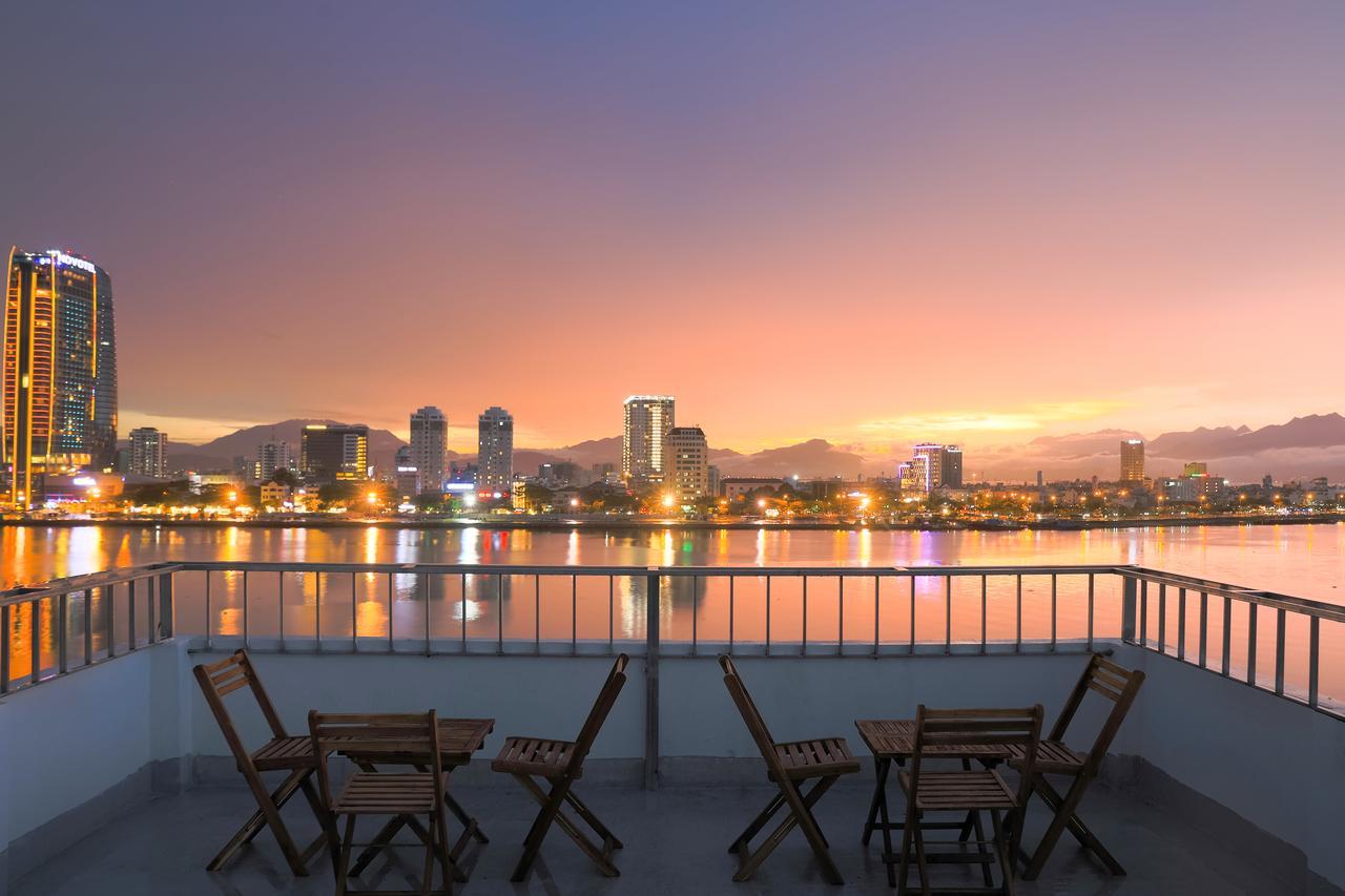 Vitalis Riverside Hotel Дананг Екстериор снимка