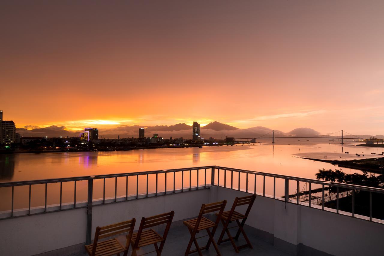 Vitalis Riverside Hotel Дананг Екстериор снимка
